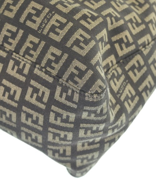 FENDI กระเป๋าถือขนาดใหญ่