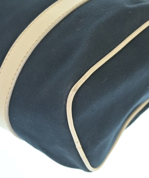 FENDI กระเป๋าใส่อุปกรณ์ขนาดใหญ่