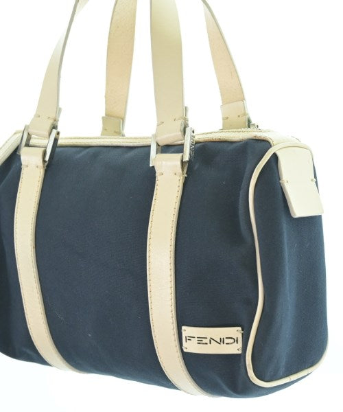 FENDI กระเป๋าใส่อุปกรณ์ขนาดใหญ่