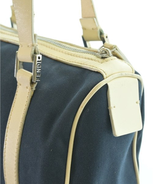 FENDI กระเป๋าใส่อุปกรณ์ขนาดใหญ่