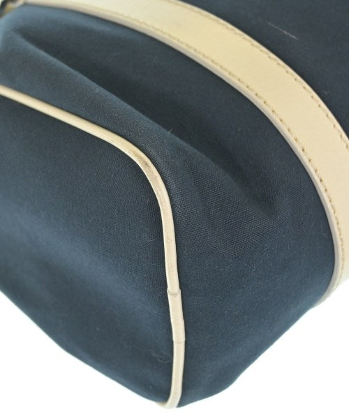 FENDI กระเป๋าใส่อุปกรณ์ขนาดใหญ่