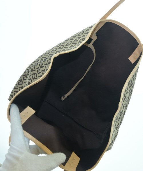 FENDI กระเป๋าถือขนาดใหญ่