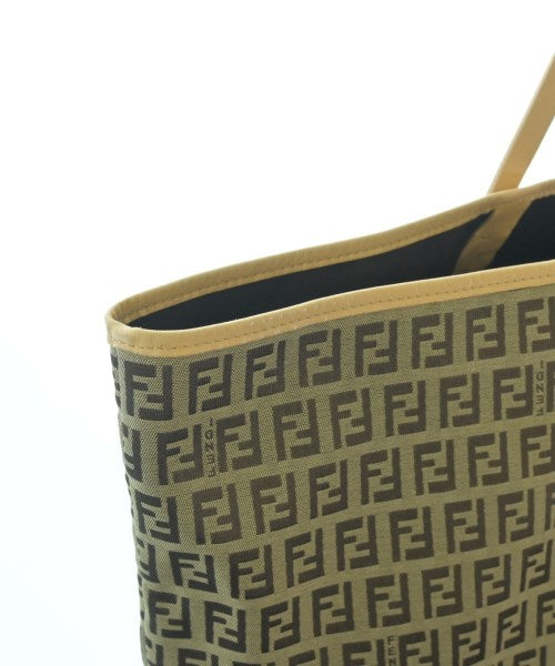 FENDI กระเป๋าถือขนาดใหญ่