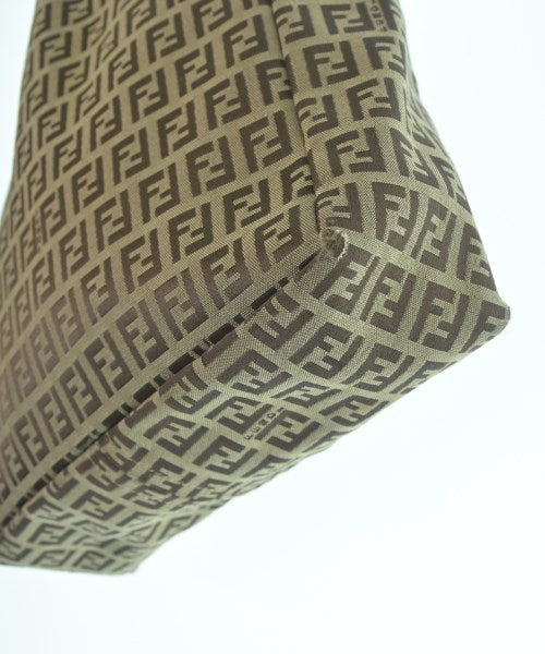 FENDI กระเป๋าถือขนาดใหญ่