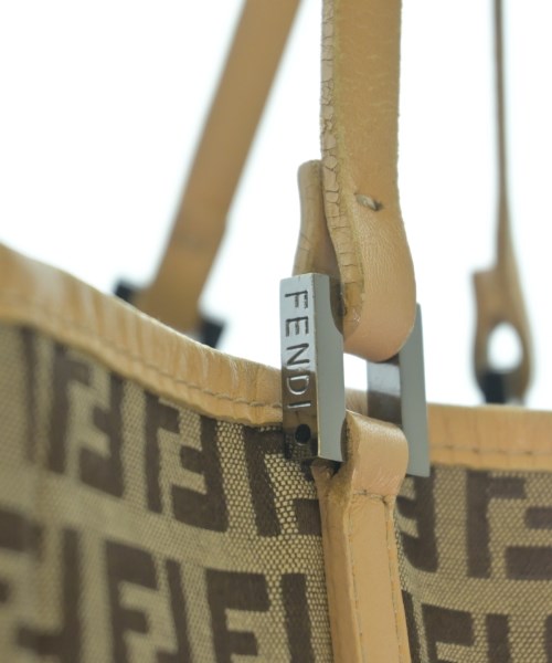 FENDI กระเป๋าถือขนาดใหญ่