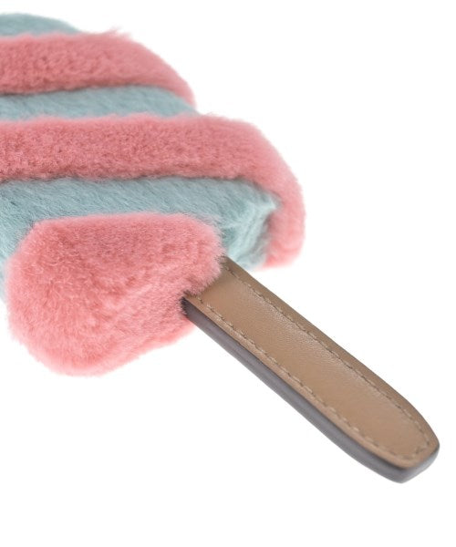 FENDI เครื่องประดับบนกระเป๋า