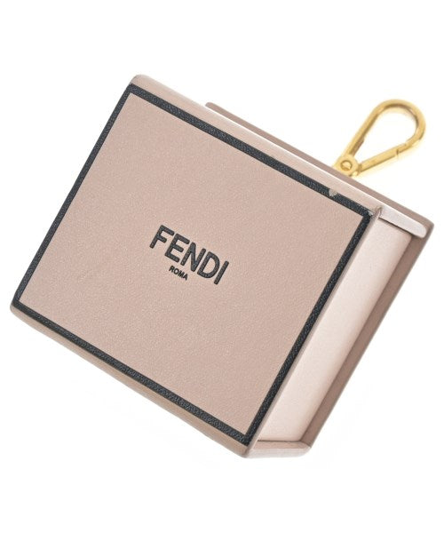 FENDI เครื่องประดับบนกระเป๋า