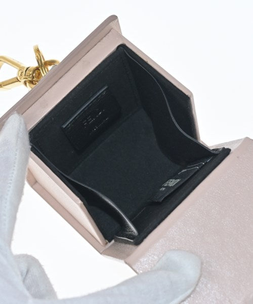 FENDI เครื่องประดับบนกระเป๋า