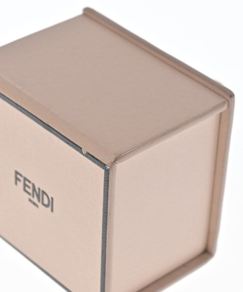 FENDI เครื่องประดับบนกระเป๋า
