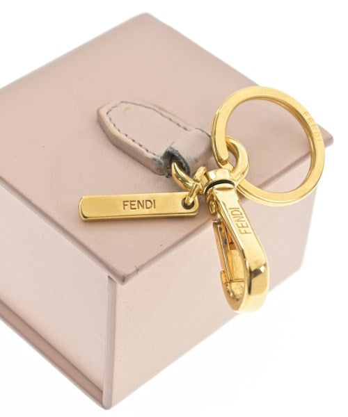 FENDI เครื่องประดับบนกระเป๋า