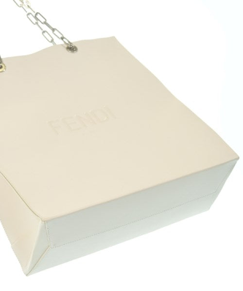 FENDI กระเป๋าถือขนาดใหญ่