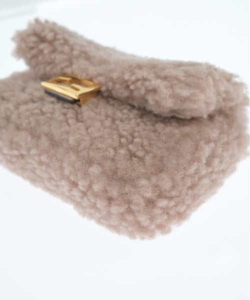 FENDI เครื่องประดับบนกระเป๋า