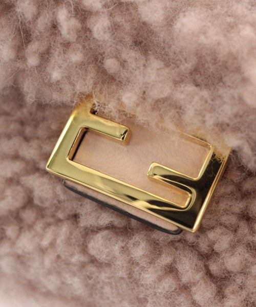 FENDI เครื่องประดับบนกระเป๋า