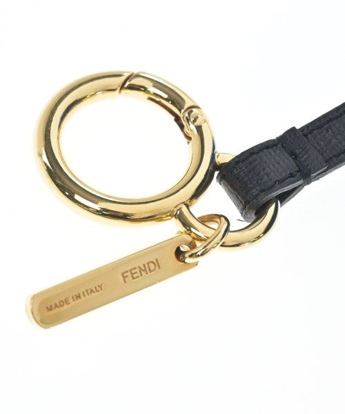 FENDI เครื่องประดับบนกระเป๋า