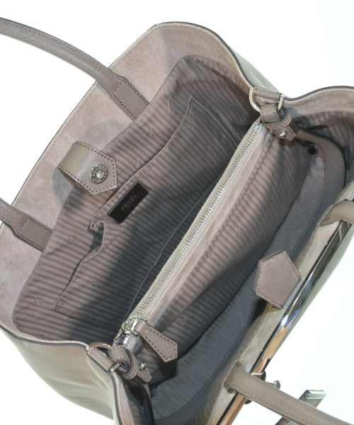 FENDI กระเป๋าถือขนาดใหญ่