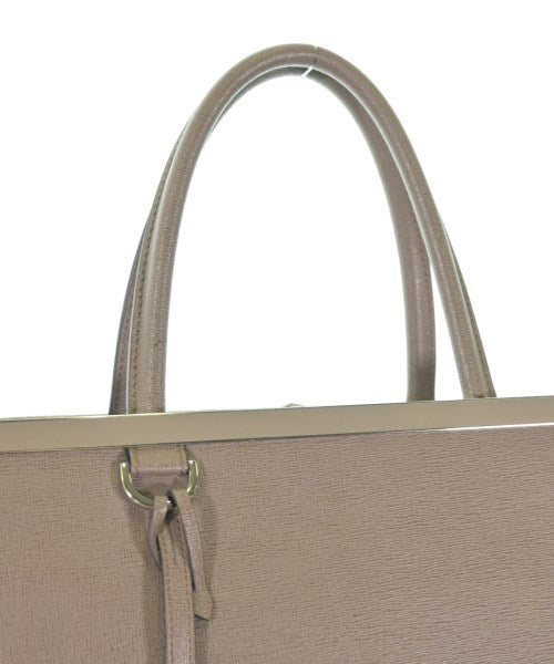 FENDI กระเป๋าถือขนาดใหญ่