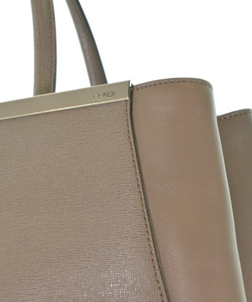 FENDI กระเป๋าถือขนาดใหญ่