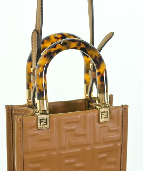 FENDI กระเป๋าถือขนาดใหญ่