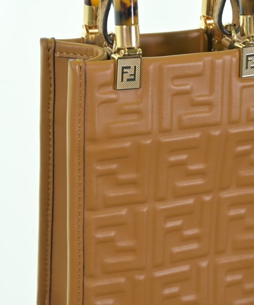 FENDI กระเป๋าถือขนาดใหญ่