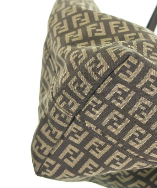 FENDI กระเป๋าถือขนาดใหญ่