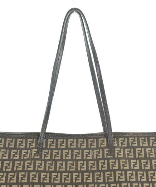 FENDI กระเป๋าถือขนาดใหญ่