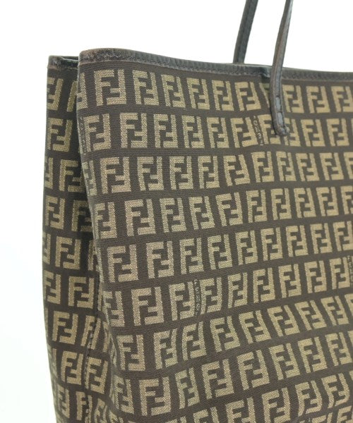 FENDI กระเป๋าถือขนาดใหญ่