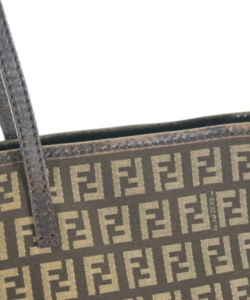 FENDI กระเป๋าถือขนาดใหญ่