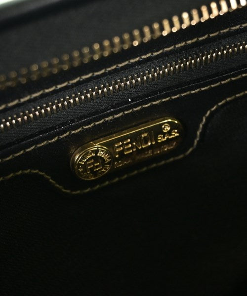 FENDI กระเป๋าใส่อุปกรณ์ขนาดใหญ่