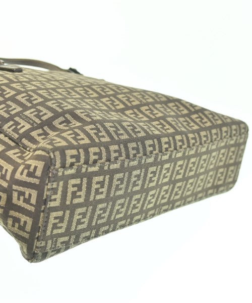 FENDI กระเป๋าถือขนาดใหญ่