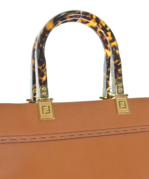 FENDI กระเป๋าถือขนาดใหญ่