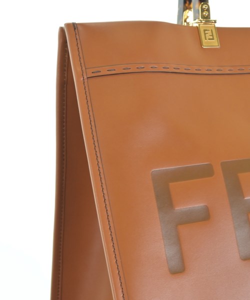 FENDI กระเป๋าถือขนาดใหญ่