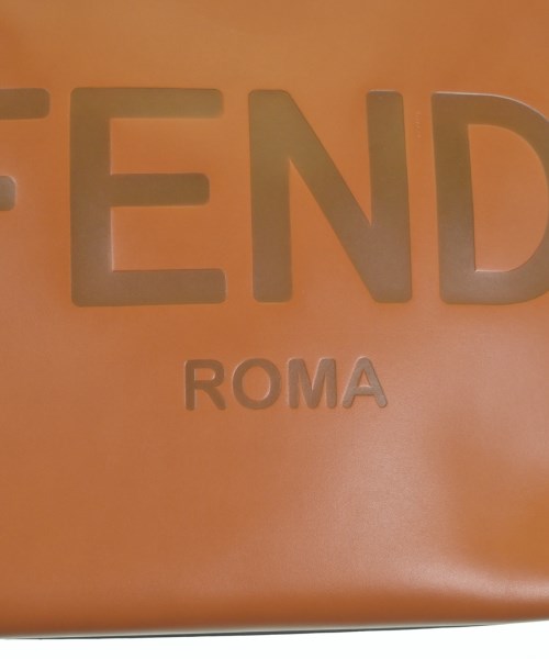 FENDI กระเป๋าถือขนาดใหญ่