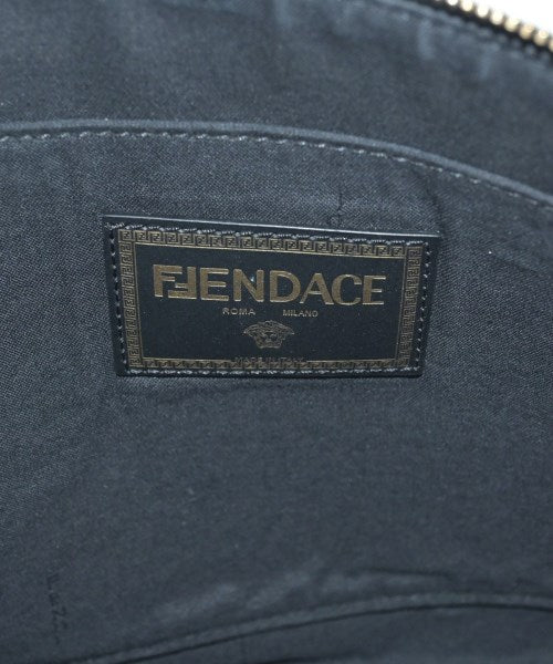 FENDI คลัตช์