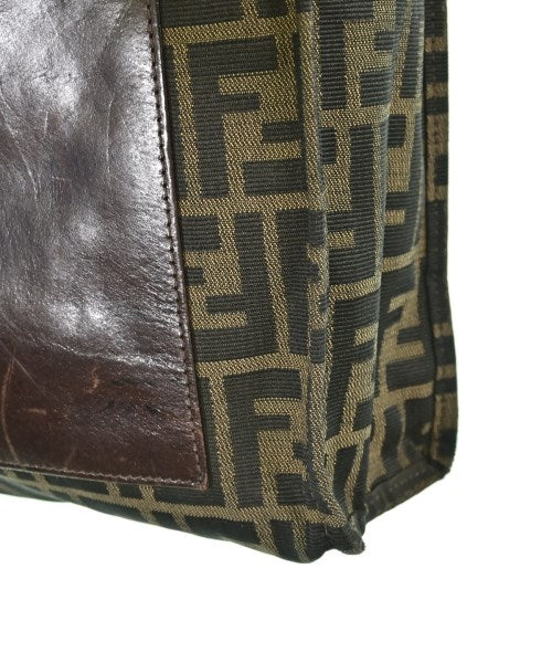 FENDI กระเป๋าถือขนาดใหญ่