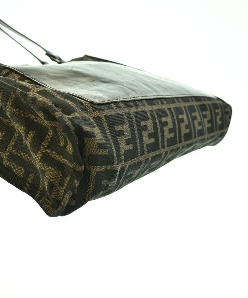 FENDI กระเป๋าถือขนาดใหญ่