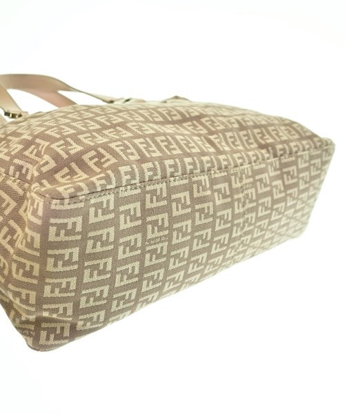 FENDI กระเป๋าถือขนาดใหญ่