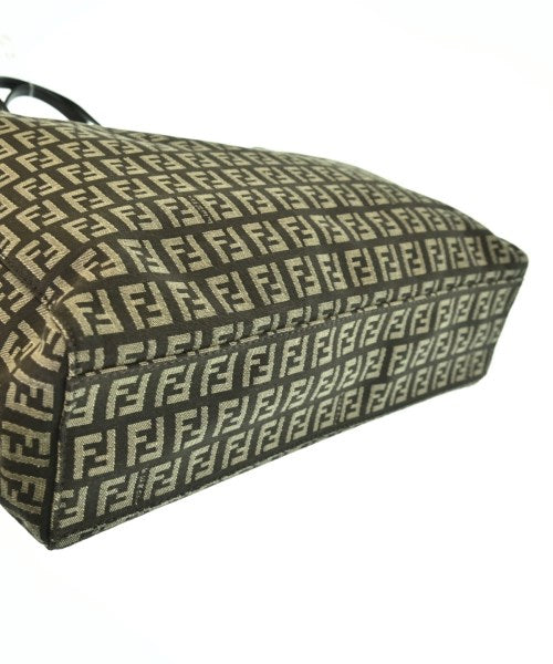FENDI กระเป๋าถือขนาดใหญ่