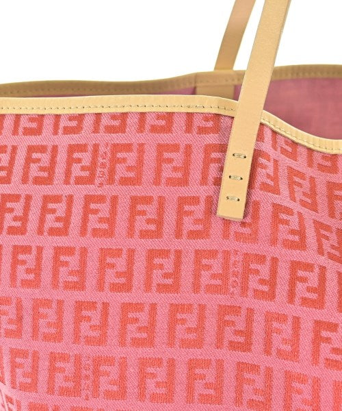 FENDI กระเป๋าถือขนาดใหญ่
