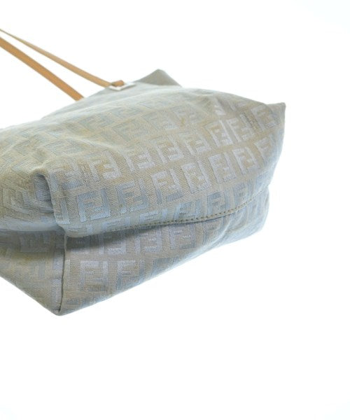 FENDI กระเป๋าถือขนาดใหญ่