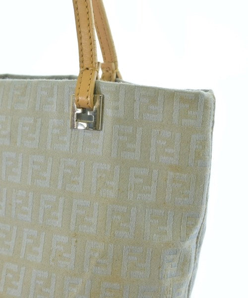FENDI กระเป๋าถือขนาดใหญ่
