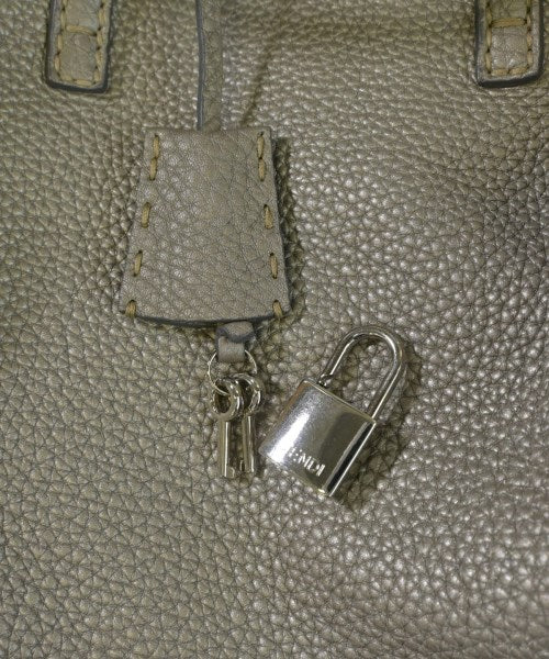 FENDI กระเป๋าถือขนาดใหญ่