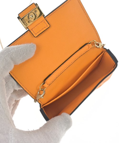 FENDI เครื่องประดับบนกระเป๋า
