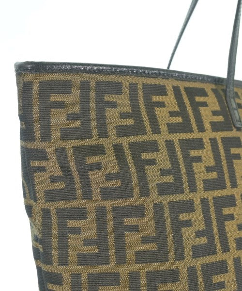FENDI กระเป๋าถือขนาดใหญ่