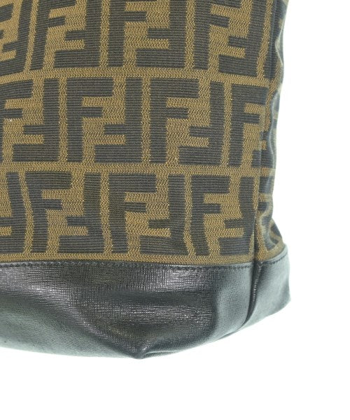 FENDI กระเป๋าถือขนาดใหญ่