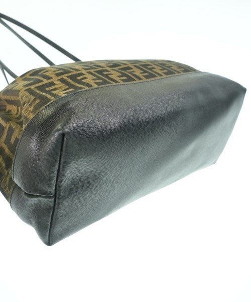 FENDI กระเป๋าถือขนาดใหญ่