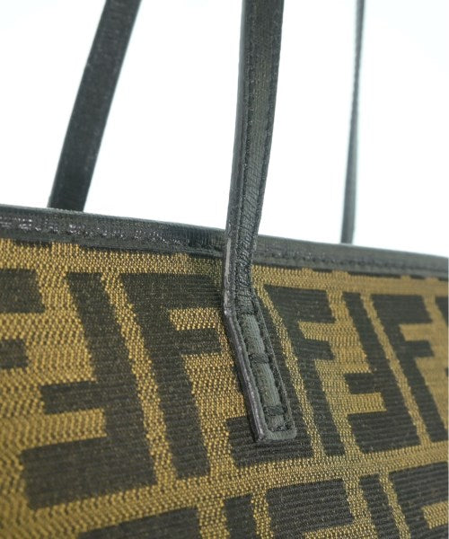 FENDI กระเป๋าถือขนาดใหญ่