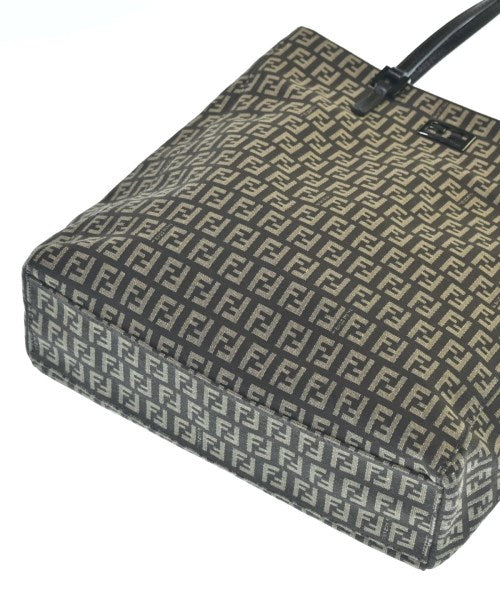FENDI กระเป๋าถือขนาดใหญ่