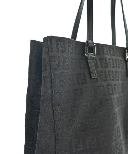 FENDI กระเป๋าถือขนาดใหญ่