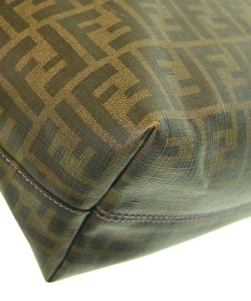 FENDI กระเป๋าถือขนาดใหญ่