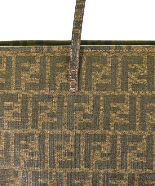 FENDI กระเป๋าถือขนาดใหญ่